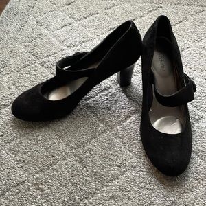 Kelly & Katie Black Mary-Jane Style Closed Toe Block Heels in size 8.5
